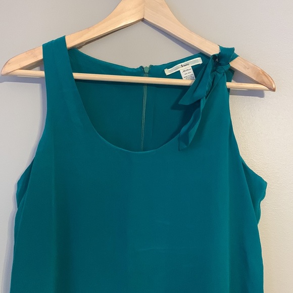 Green silk sleeveless blouse - Picture 2 of 4